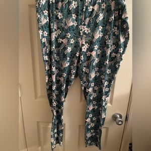 Torrid jungle book leggings size 4, good used condition